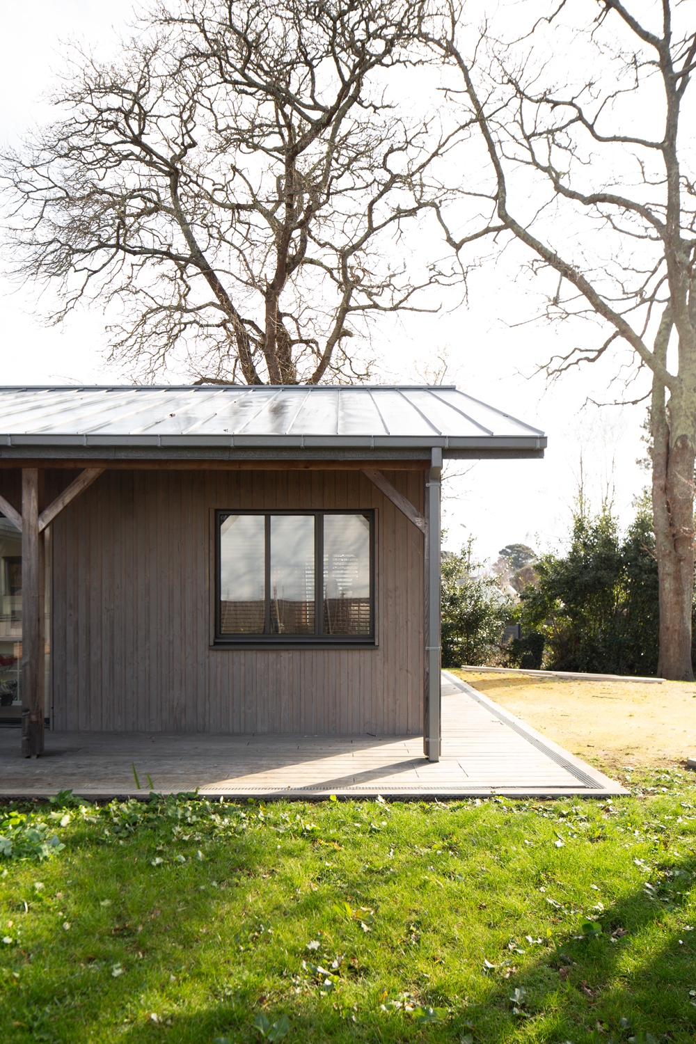 Création d’une maison individuelle et de son annexe Ossature bois Maison en bardage bois Terrasse bois Toiture zinc